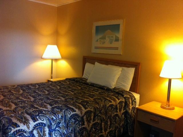 Silver Spur Motel Лендер Екстер'єр фото